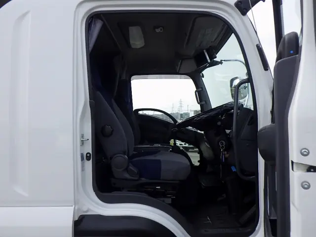 いすゞ フォワード 2RG-FRR90S2(2WD)の写真45