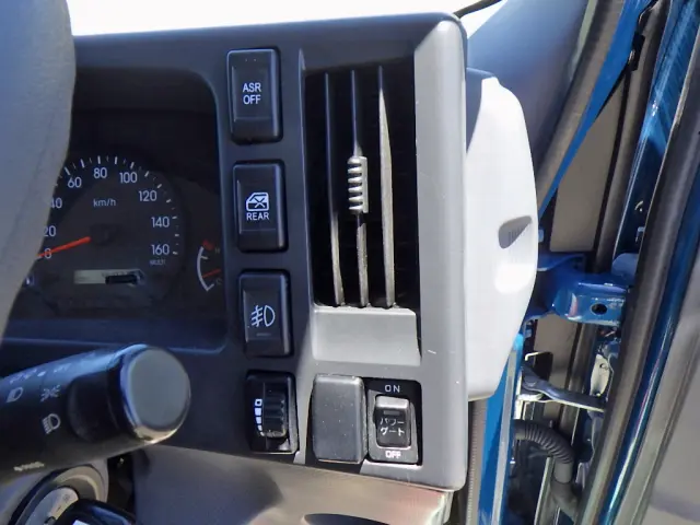 いすゞ エルフ 2RG-NLR88AR(2WD)の写真38