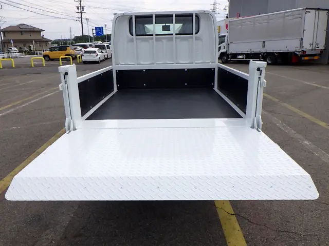 三菱 キャンター 2RG-FBA20(2WD)の写真7