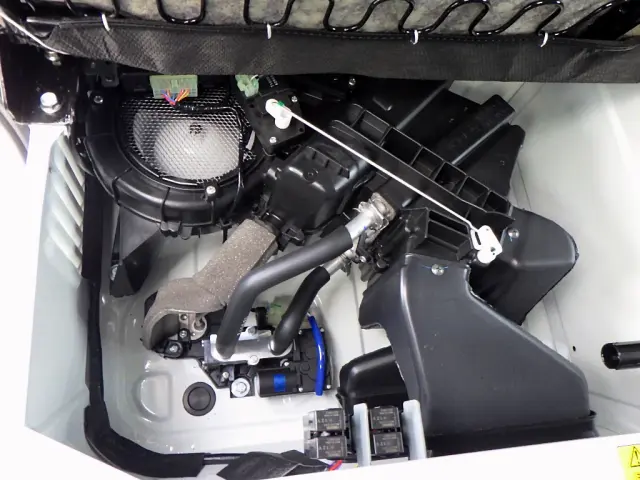 三菱 キャンター 2RG-FBA20(2WD)の写真16