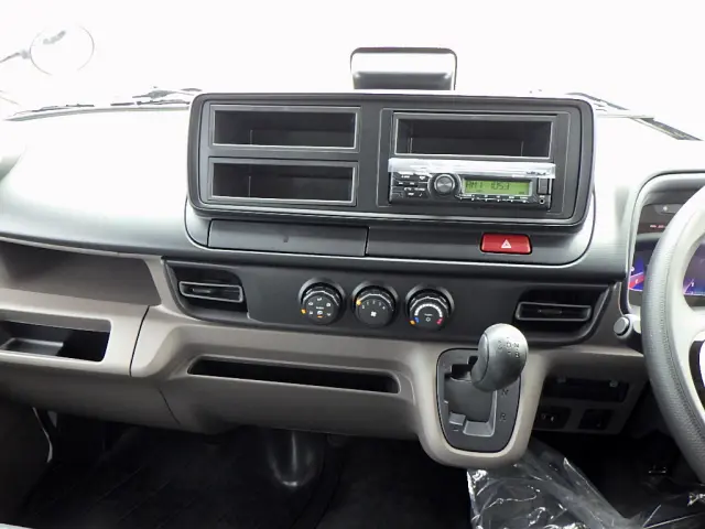 三菱 キャンター 2RG-FBA20(2WD)の写真19