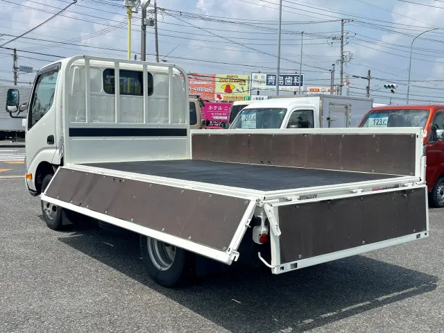 日野 デュトロ 2RG-XZC605M(2WD)の写真8