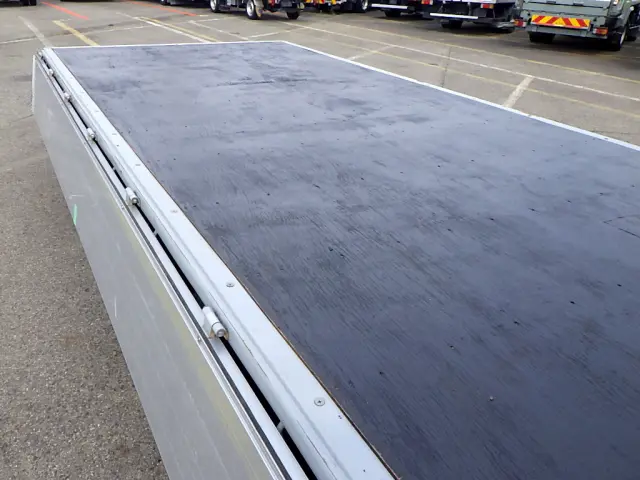 いすゞ エルフ 2RG-NNS88AN(4WD)の写真9