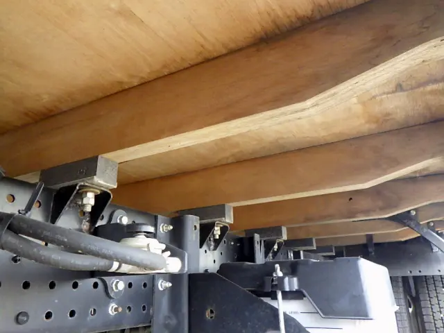 いすゞ エルフ 2RG-NNS88AN(4WD)の写真36