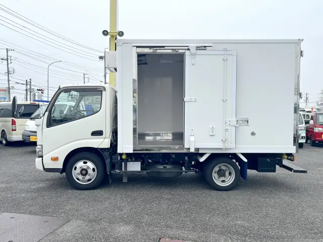 もちろんサイドドア付きで荷物の積み降ろしもラクラク♪|日野 デュトロ 2RG-XZC605M(2WD)の写真4