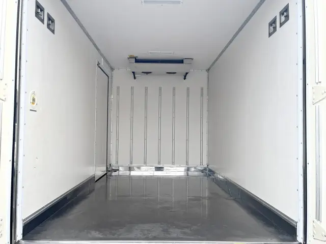 目立つキズやイやな臭いもなく程度は良好！！|日野 デュトロ 2RG-XZC605M(2WD)の写真8