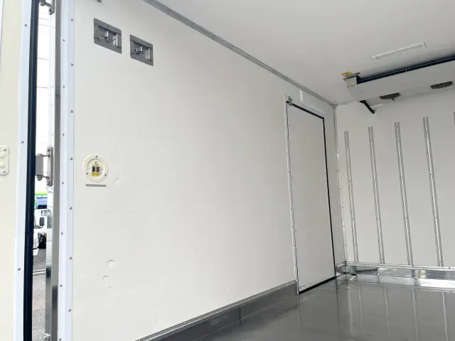 荷箱内面左側|日野 デュトロ 2RG-XZC605M(2WD)の写真9