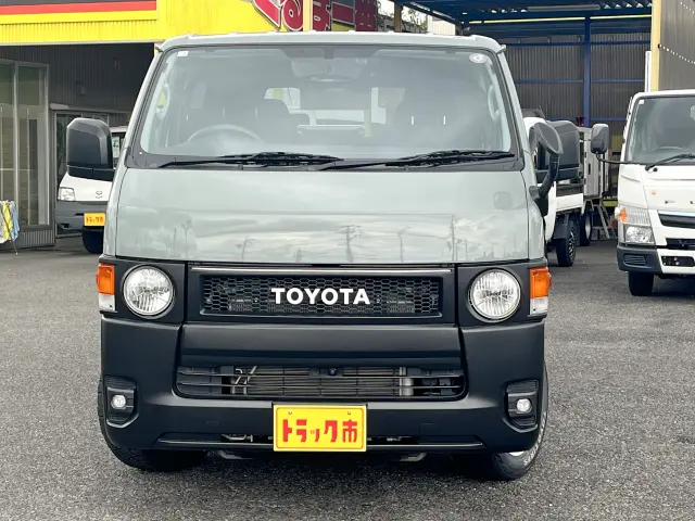 トヨタ ハイエースバン 3BF-TRH200V(2WD)の写真2