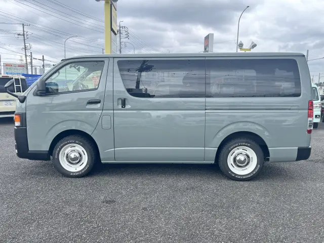 トヨタ ハイエースバン 3BF-TRH200V(2WD)の写真3