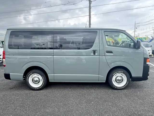 トヨタ ハイエースバン 3BF-TRH200V(2WD)の写真5