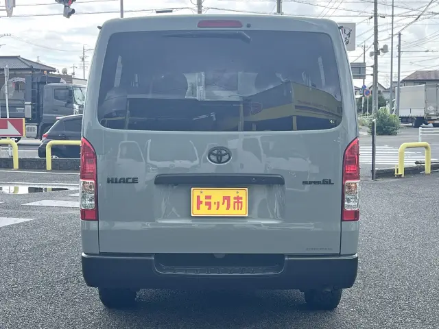 トヨタ ハイエースバン 3BF-TRH200V(2WD)の写真7