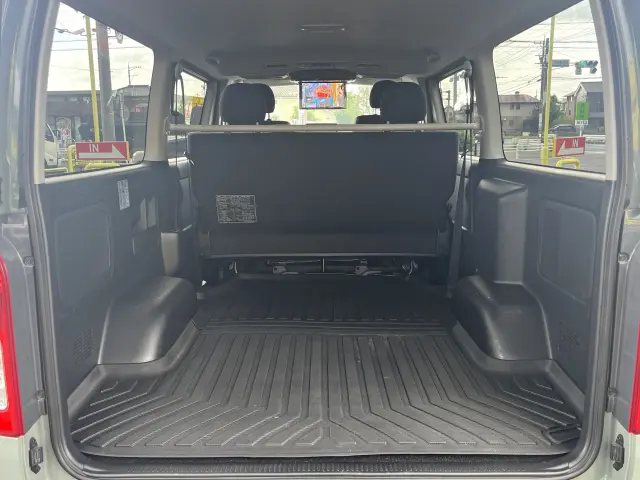 トヨタ ハイエースバン 3BF-TRH200V(2WD)の写真9