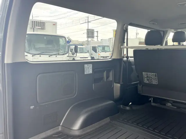 トヨタ ハイエースバン 3BF-TRH200V(2WD)の写真10