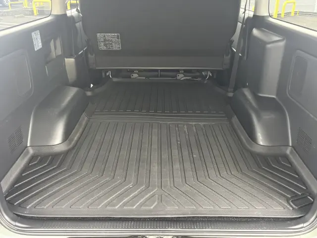 トヨタ ハイエースバン 3BF-TRH200V(2WD)の写真12