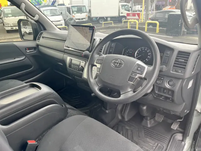 トヨタ ハイエースバン 3BF-TRH200V(2WD)の写真13