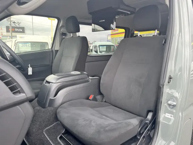トヨタ ハイエースバン 3BF-TRH200V(2WD)の写真15