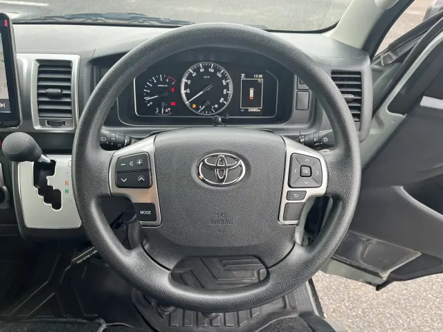 トヨタ ハイエースバン 3BF-TRH200V(2WD)の写真16