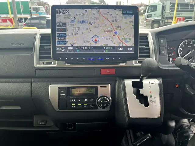 トヨタ ハイエースバン 3BF-TRH200V(2WD)の写真18