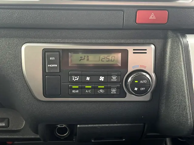 トヨタ ハイエースバン 3BF-TRH200V(2WD)の写真22