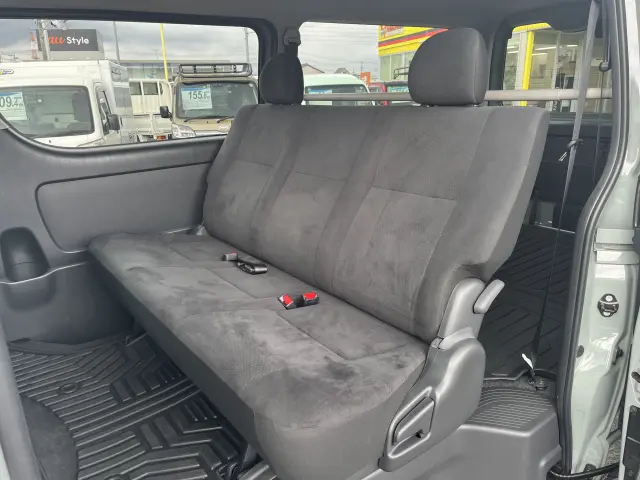 トヨタ ハイエースバン 3BF-TRH200V(2WD)の写真28