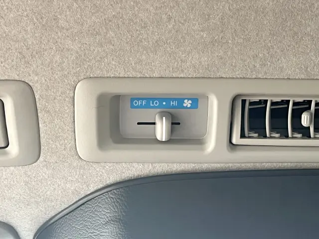 トヨタ ハイエースバン 3BF-TRH200V(2WD)の写真31