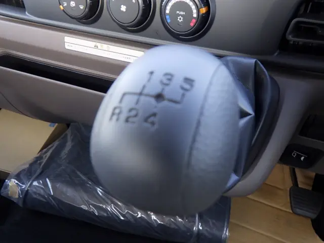 三菱 キャンター 2PG-FEBS0(2WD)の写真13