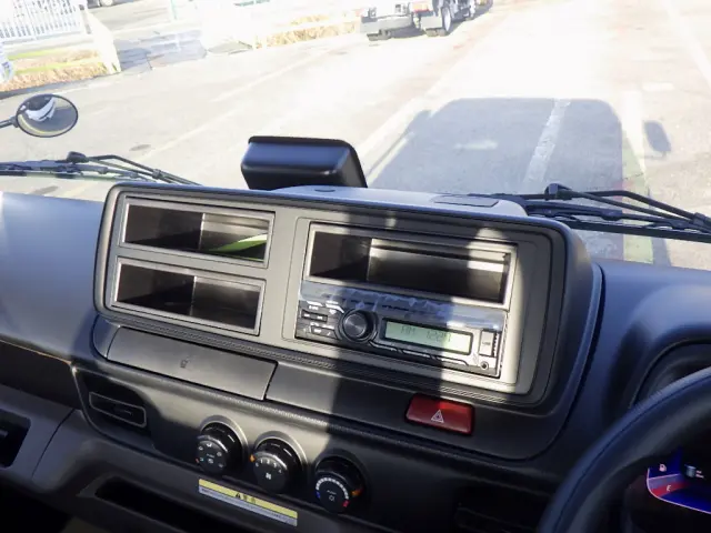 三菱 キャンター 2PG-FEBS0(2WD)の写真15