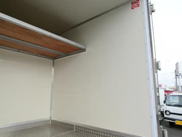 荷箱内面右側|いすゞ エルフ 2RG-NMR88AN(2WD)の写真12