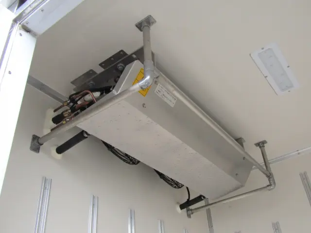 東プレ製の冷凍機を設置！-30度まで設定できる低温仕様です☆|いすゞ エルフ 2RG-NMR88AN(2WD)の写真15