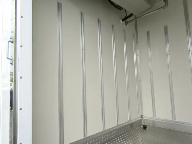 荷箱内面左側|いすゞ エルフ 2RG-NMR88AN(2WD)の写真17