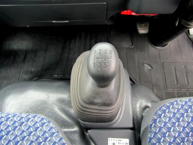 いすゞ エルフ 2RG-NMR88AN(2WD)の写真25