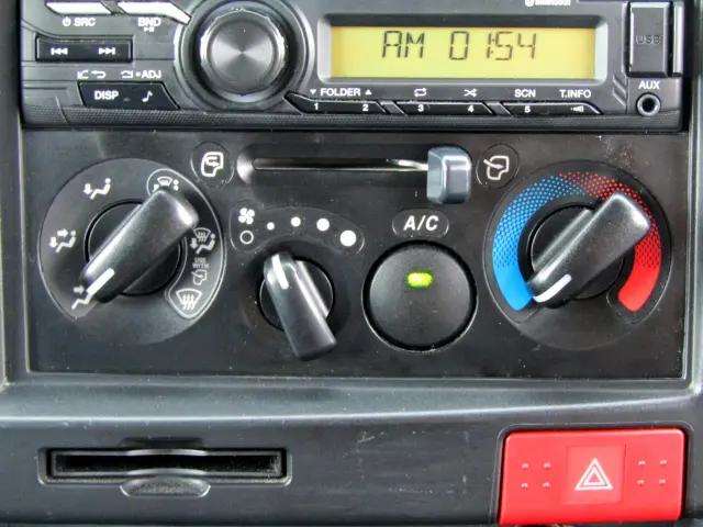 いすゞ エルフ 2RG-NMR88AN(2WD)の写真28