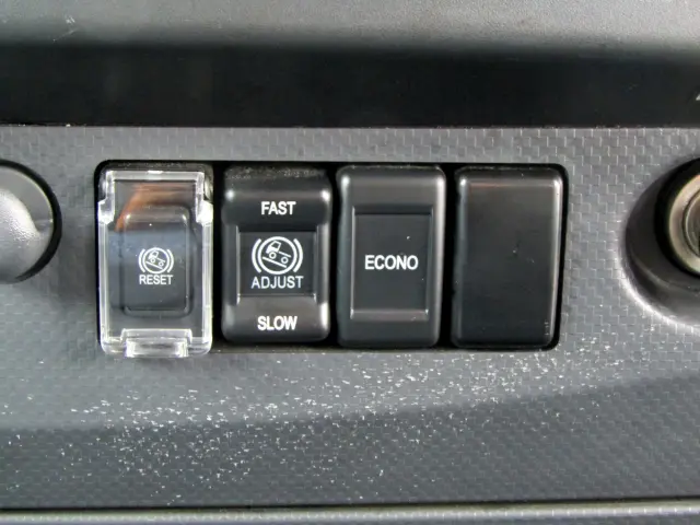 いすゞ エルフ 2RG-NMR88AN(2WD)の写真30