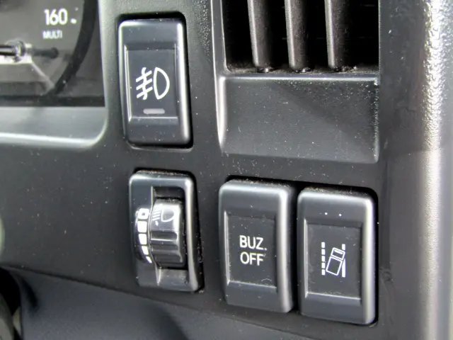 いすゞ エルフ 2RG-NMR88AN(2WD)の写真33