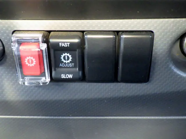 いすゞ エルフ 2RG-NPR88AR(2WD)の写真17