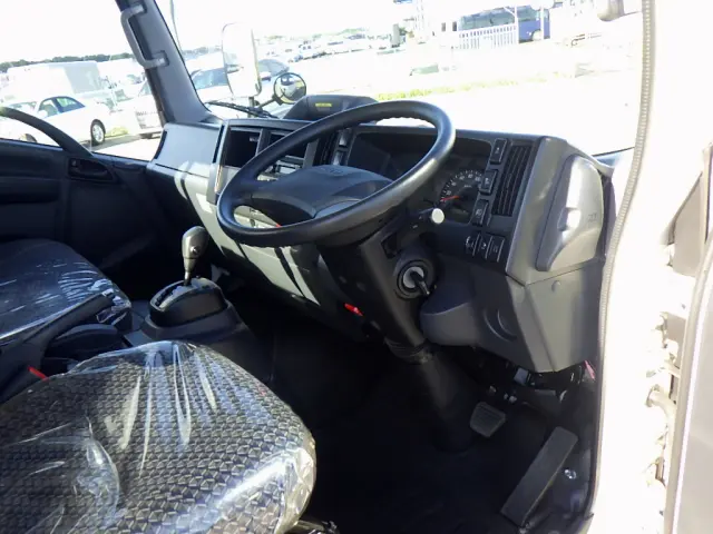 いすゞ エルフ 2RG-NPR88AR(2WD)の写真45