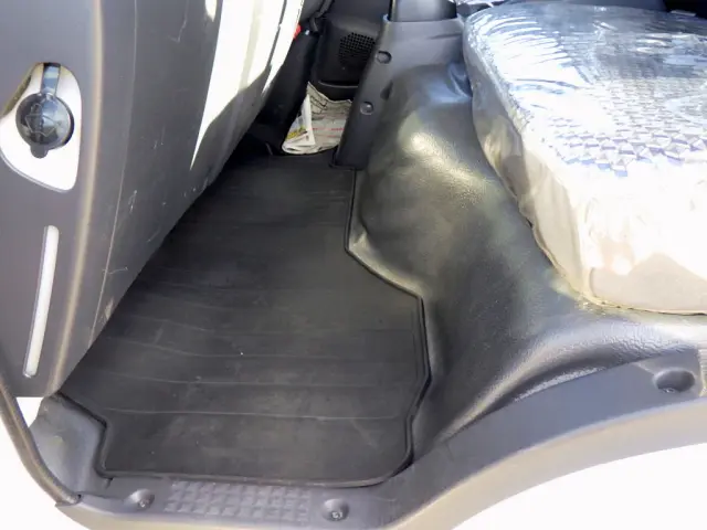 いすゞ エルフ 2RG-NPR88AR(2WD)の写真48