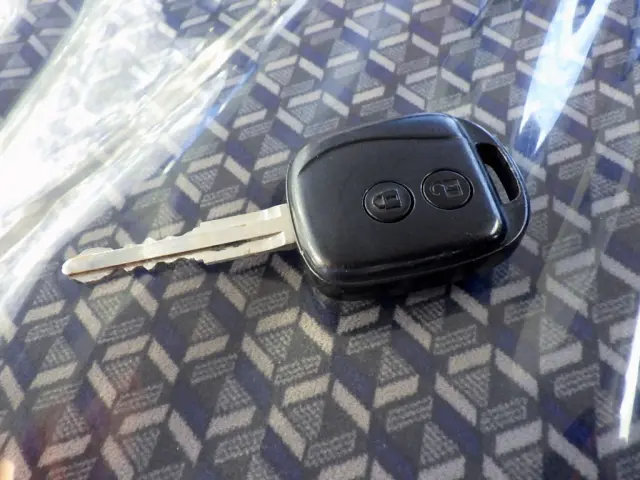 いすゞ エルフ 2RG-NPR88AR(2WD)の写真50