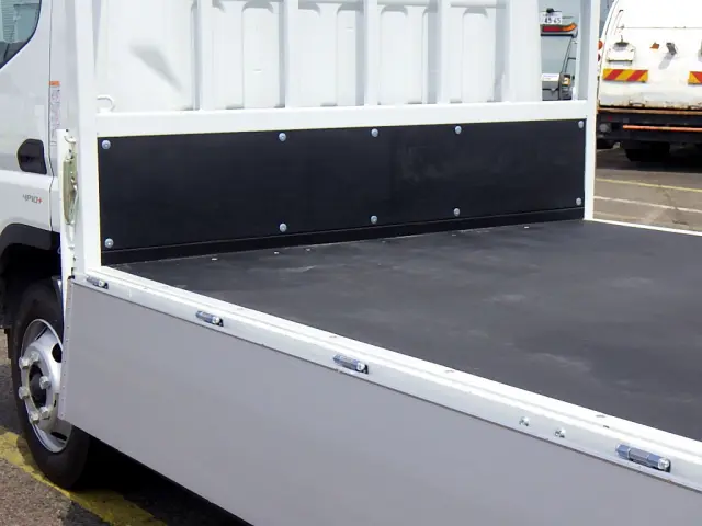 三菱 キャンター 2PG-FEBS0(2WD)の写真9