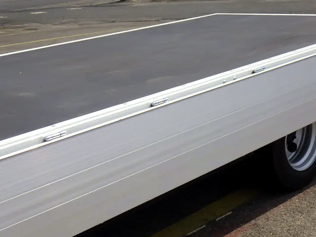 三菱 キャンター 2PG-FEBS0(2WD)の写真10