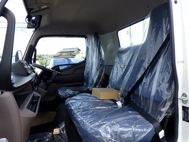 三菱 キャンター 2PG-FEBS0(2WD)の写真11