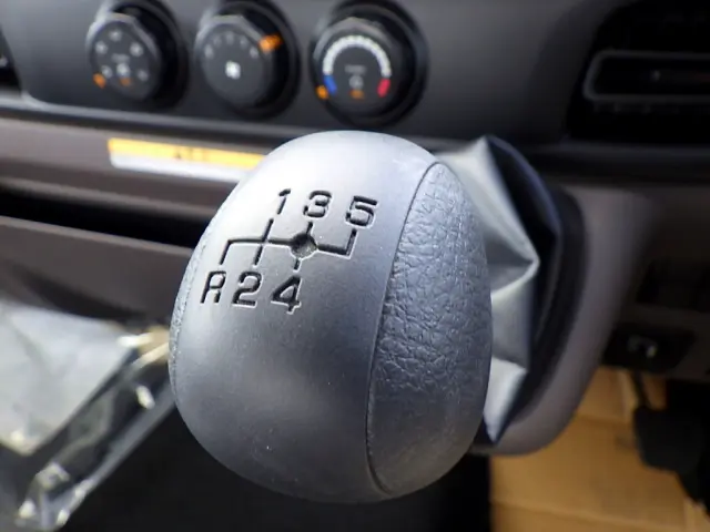 三菱 キャンター 2PG-FEBS0(2WD)の写真14