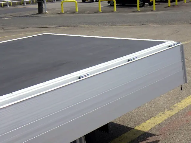 三菱 キャンター 2PG-FEBS0(2WD)の写真40