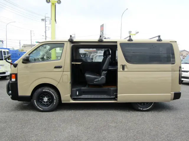 トヨタ ハイエースバン CBF-TRH200V(2WD)の写真4