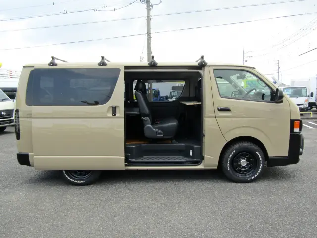 トヨタ ハイエースバン CBF-TRH200V(2WD)の写真6