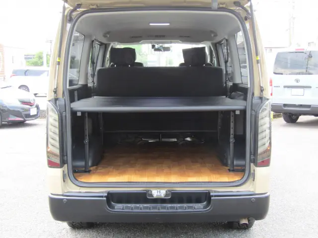 トヨタ ハイエースバン CBF-TRH200V(2WD)の写真9