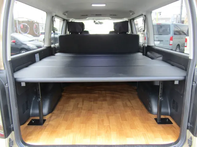 トヨタ ハイエースバン CBF-TRH200V(2WD)の写真10