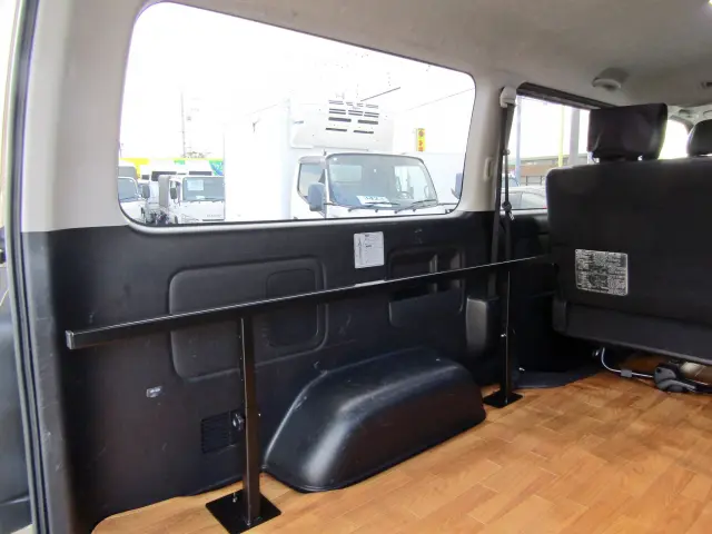 トヨタ ハイエースバン CBF-TRH200V(2WD)の写真12