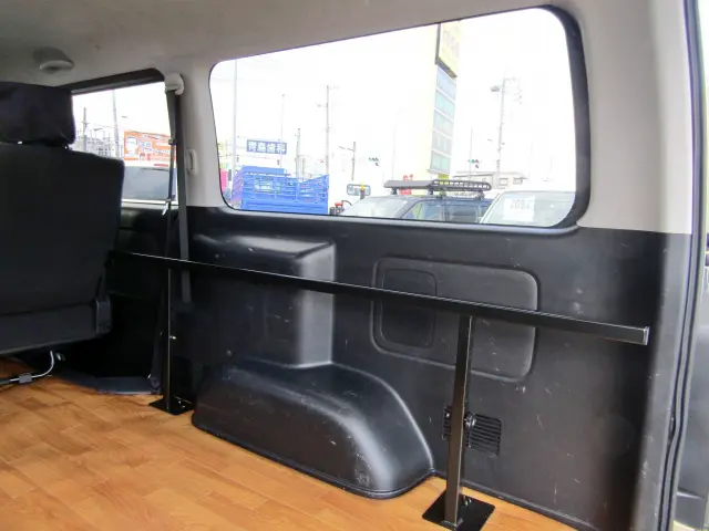 トヨタ ハイエースバン CBF-TRH200V(2WD)の写真13