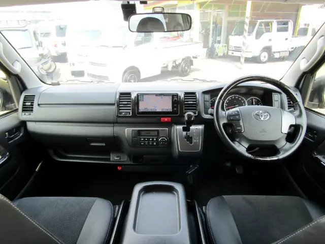 トヨタ ハイエースバン CBF-TRH200V(2WD)の写真15